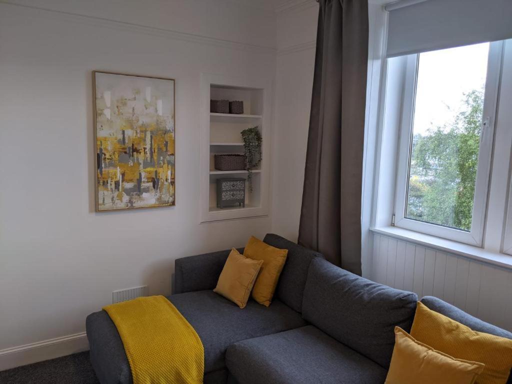 Glenclova - No 5 Bellyeoman, Bright Two Bedroom Apartment Dunfermline Bagian luar foto