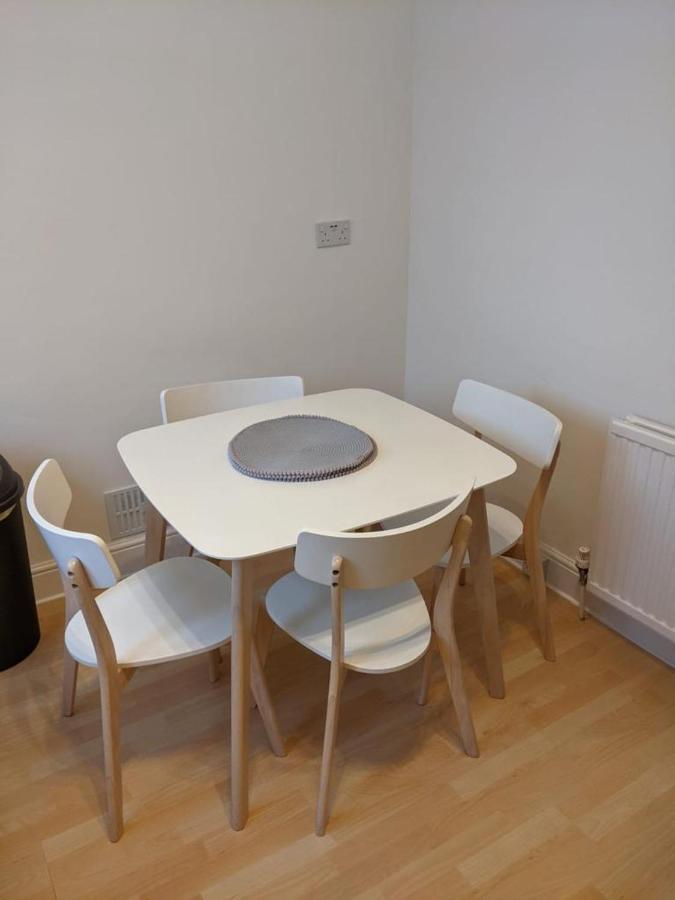 Glenclova - No 5 Bellyeoman, Bright Two Bedroom Apartment Dunfermline Bagian luar foto