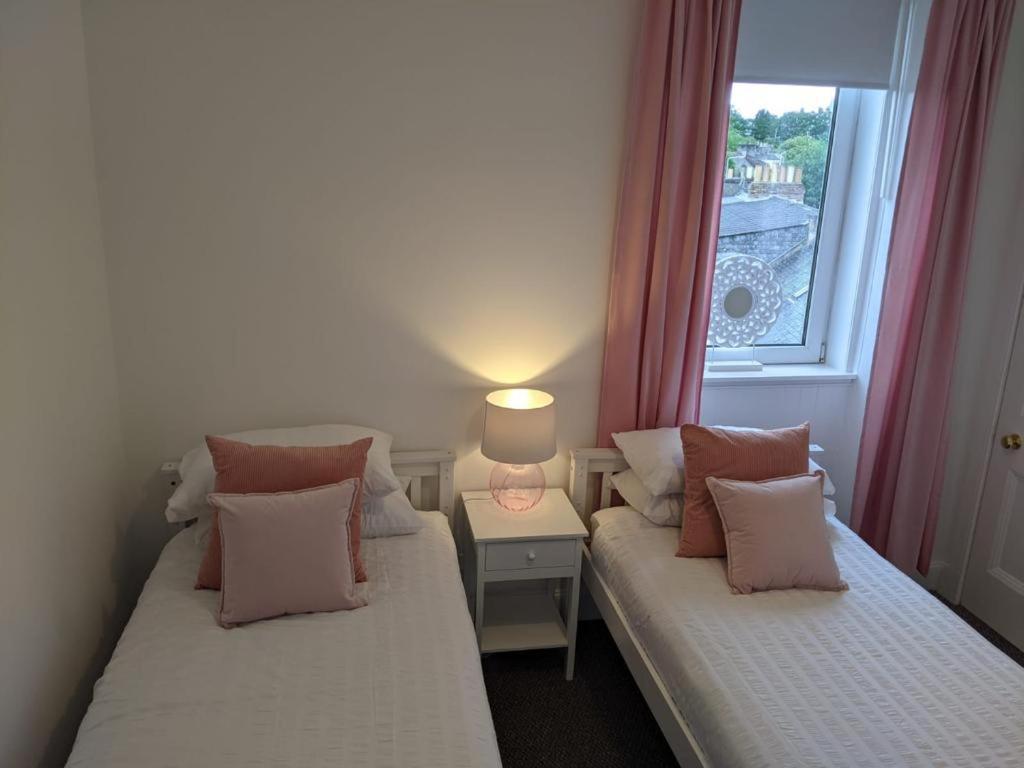 Glenclova - No 5 Bellyeoman, Bright Two Bedroom Apartment Dunfermline Bagian luar foto