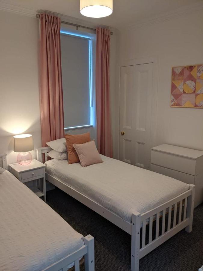 Glenclova - No 5 Bellyeoman, Bright Two Bedroom Apartment Dunfermline Bagian luar foto