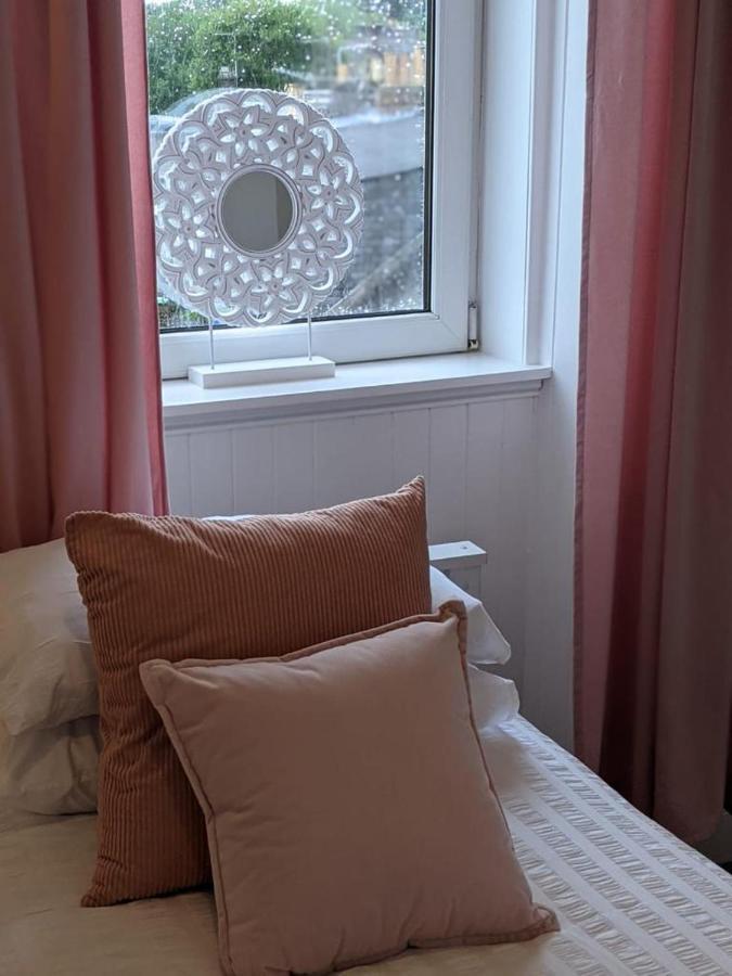 Glenclova - No 5 Bellyeoman, Bright Two Bedroom Apartment Dunfermline Bagian luar foto