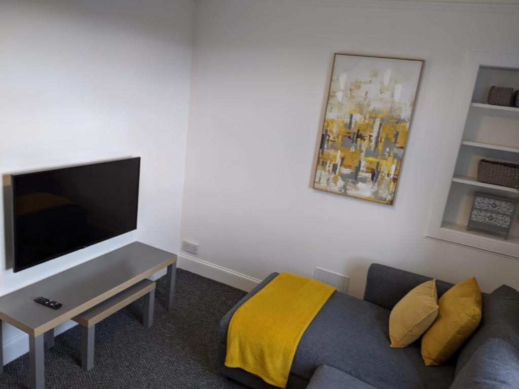 Glenclova - No 5 Bellyeoman, Bright Two Bedroom Apartment Dunfermline Bagian luar foto